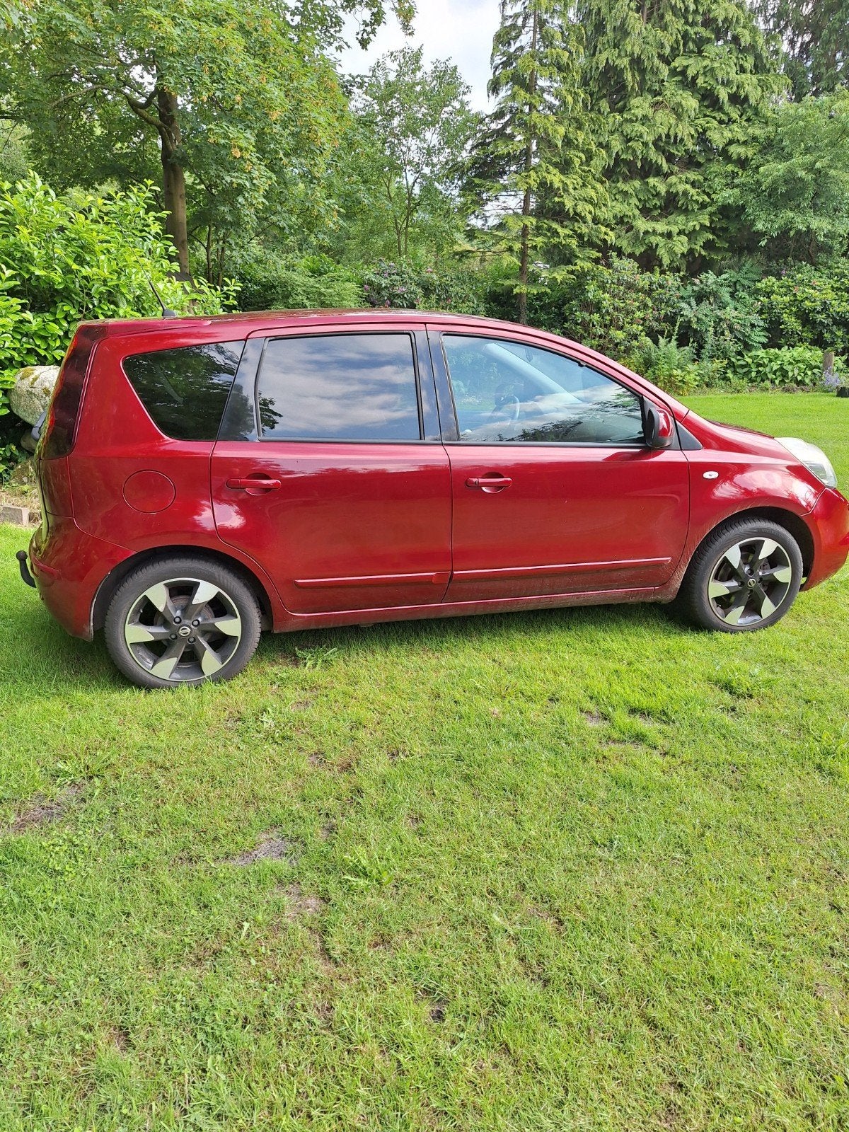 Nissan 2013 Rood, Automaat, 15 km/l, 750 kg, 49 €/maand