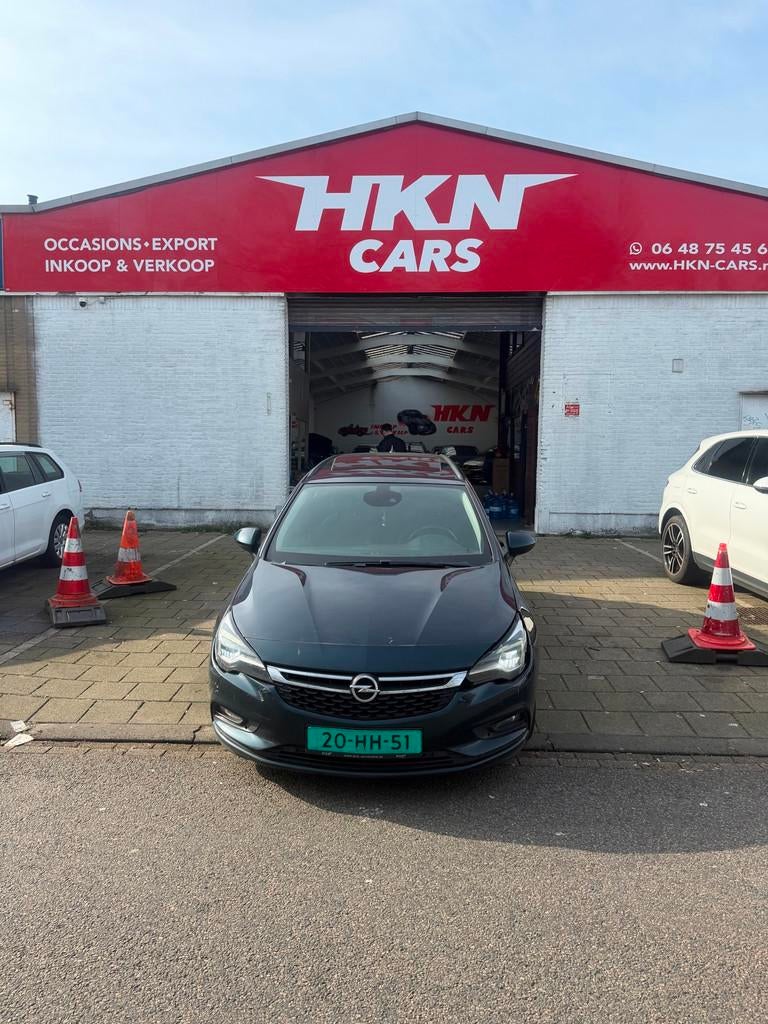 Opel Astra Sports Tourer 1.6 CDTI bj 2016 navi opedak xenon, Auto's, Gebruikt, 4 cilinders, Diesel, 140 €/maand