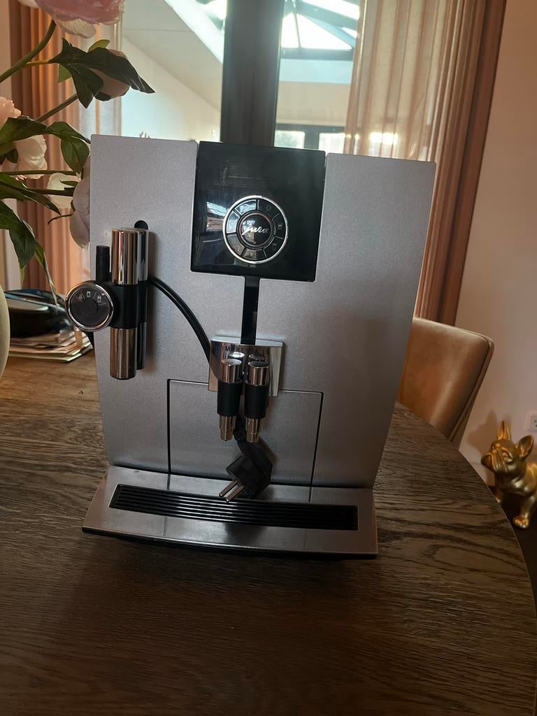 Jura Impressa J9.2 One Touch Koffiemachine Zilver, Ophalen, Afneembaar waterreservoir, Gebruikt, 10 kopjes of meer
