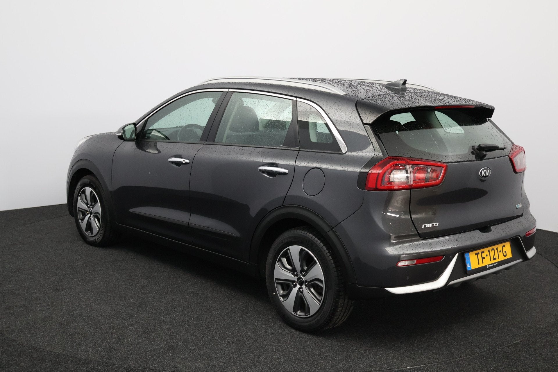 Foto 2 van Kia Niro 1.6 GDi Hybrid DynamicLine/ 16'' LMV/ Apple + Andro