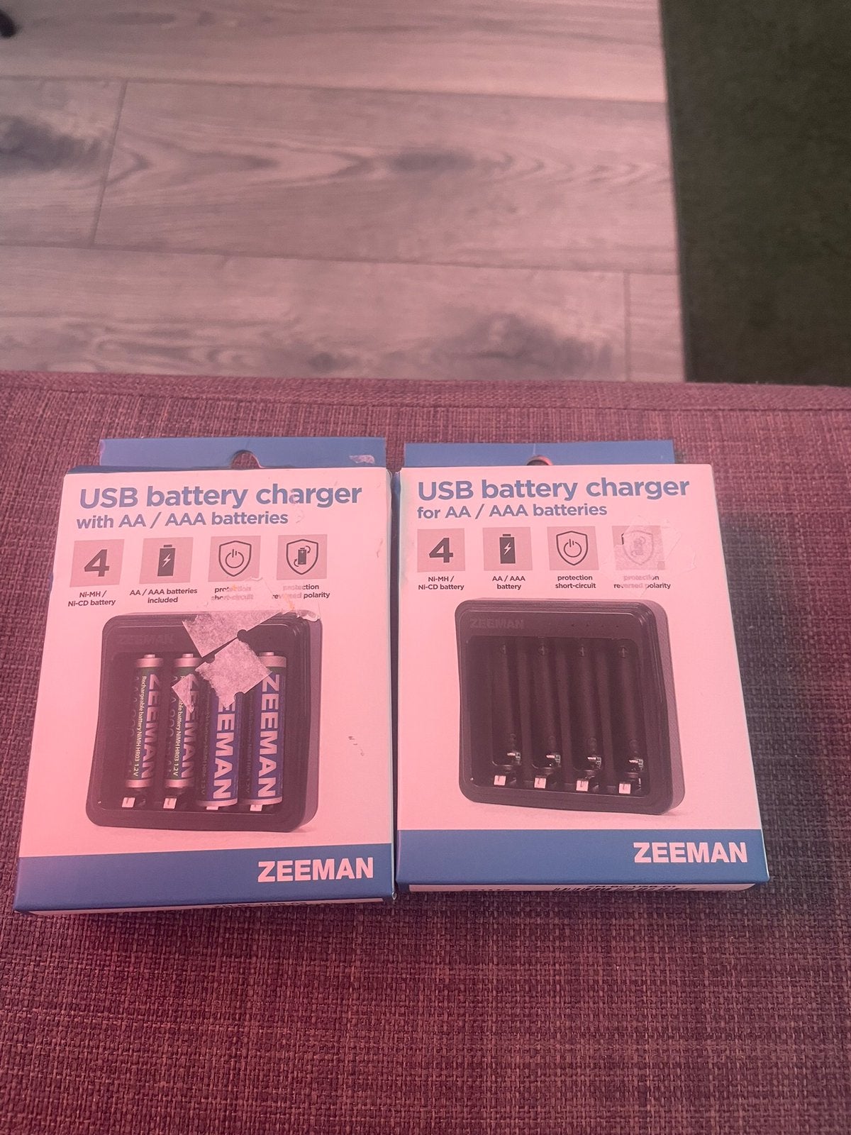 Nieuw in doosje: 2 USB-Batterij Opladers /1 met batterijen, Ophalen of Verzenden, Nieuw, Oplaadbaar