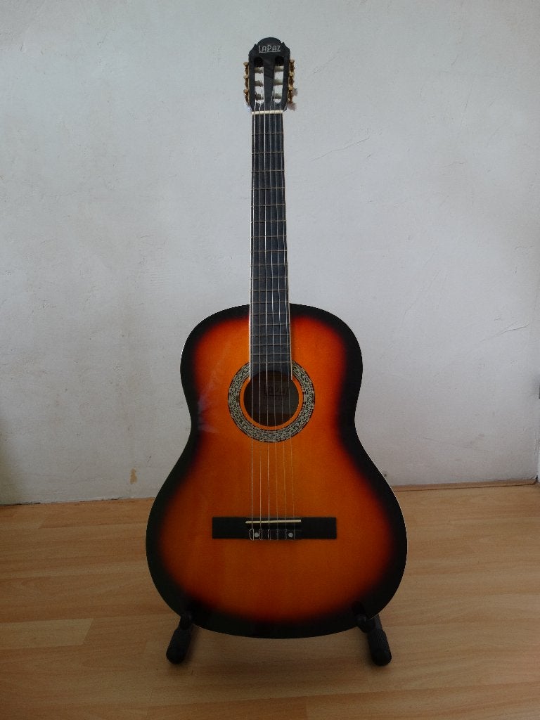 Goede akoestische gitaar (beginners) met standaard, Muziek en Instrumenten, Snaarinstrumenten | Gitaren | Akoestisch, Ophalen