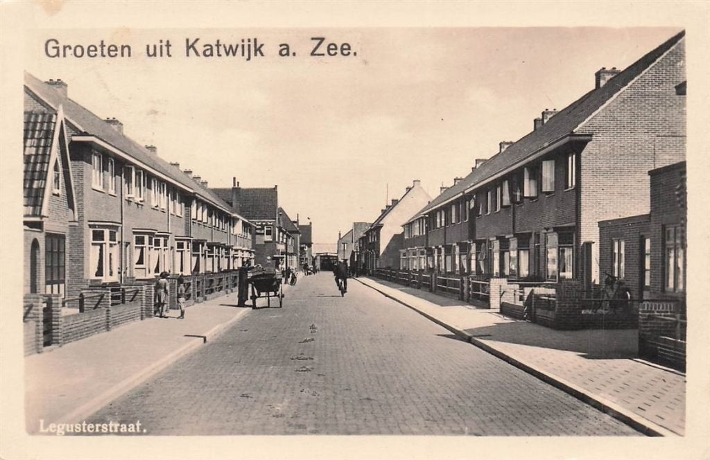 703-475-023 Groeten uit Katwijk aan Zee Legusterstraat, Ophalen of Verzenden, Voor 1920, Zuid-Holland