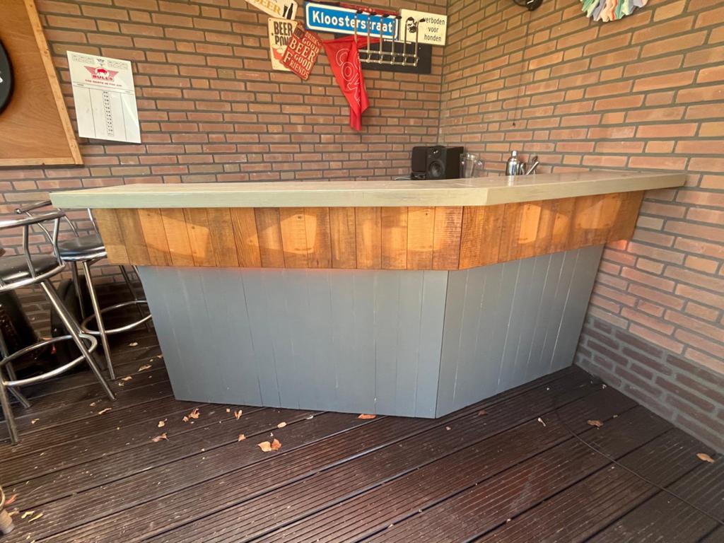 Kunstof bar, Ophalen, Gebruikt, Inclusief barstoelen
