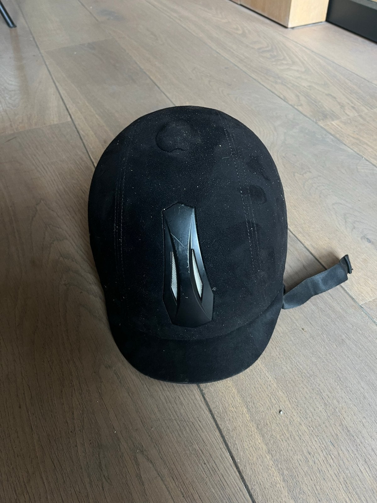Suede cap van Harrys Horse, Gebruikt, Rijhelm/cap, Zwart, Harry's Horse