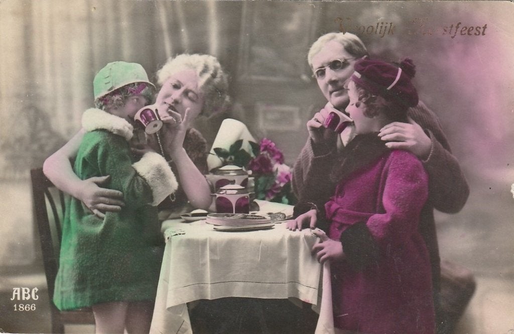 MEISJE KERSTFEEST UIT 1928 UIT ZEER MOOIE OUDE KAART KO724, Verzamelen, Ophalen of Verzenden, 1920 tot 1940, Gelopen, Overige thema's