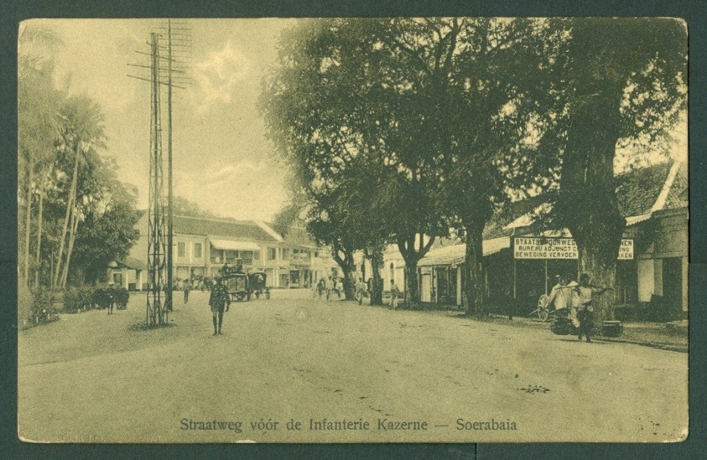 AK Nederlands Indie Soerabaia Straatweg voor de Infanterie, Verzamelen, Ophalen of Verzenden, Voor 1920, Ongelopen, Gelderland
