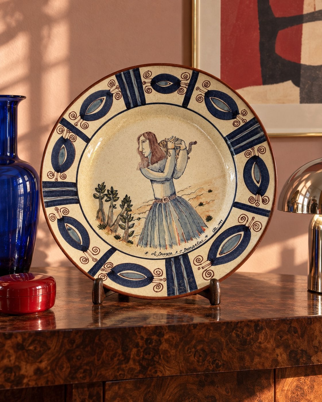 Vintage handbeschilderde sierschaal: vrouw en kat, Ophalen of Verzenden