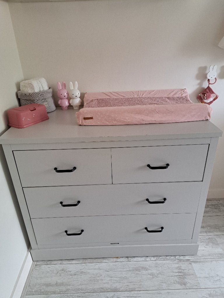 Kidsmill Newport babykamer ledikant en commode, Ophalen, Zo goed als nieuw, Jongetje of Meisje