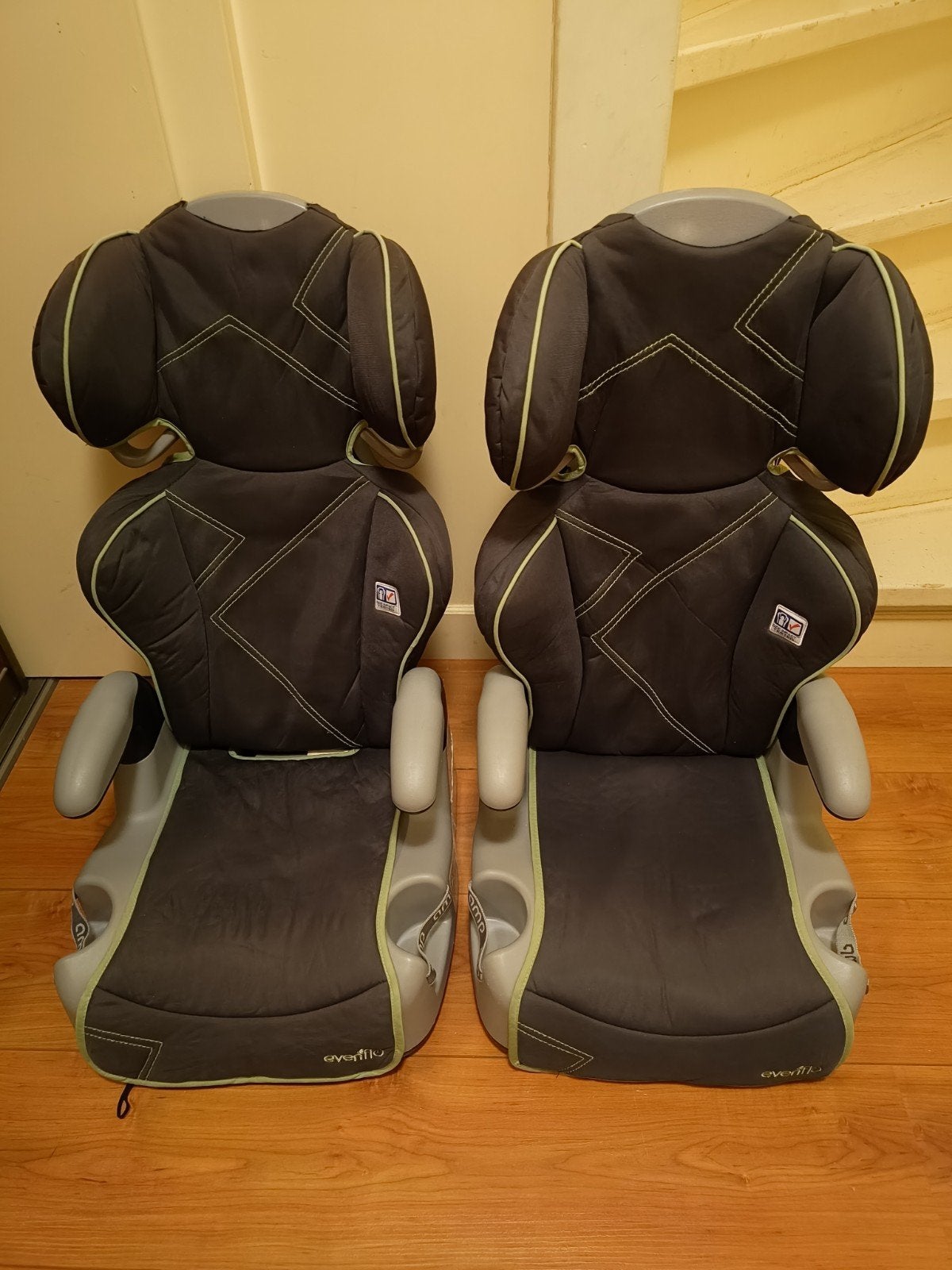 Twee Evenflo autostoeltjes - Gebruikt maar in goede staat, Kinderen en Baby's, 15 t/m 36 kg, Zijbescherming, Ophalen, Overige merken