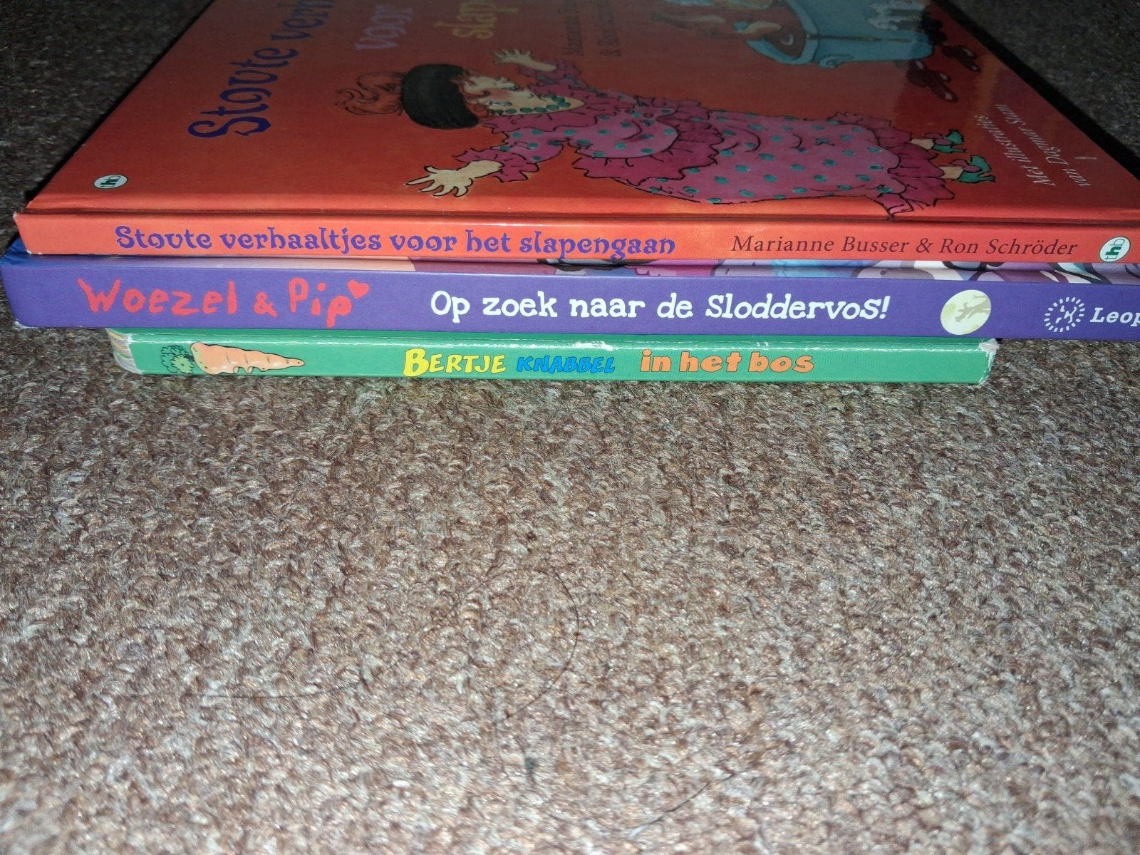 Kinderboeken Stoute verhaaltjes, Woezel & Pip, Bertje Krabbe, Boeken, Ophalen of Verzenden, Zo goed als nieuw, Marianne Busser & Ron Schröder, Guusje Woesthoff