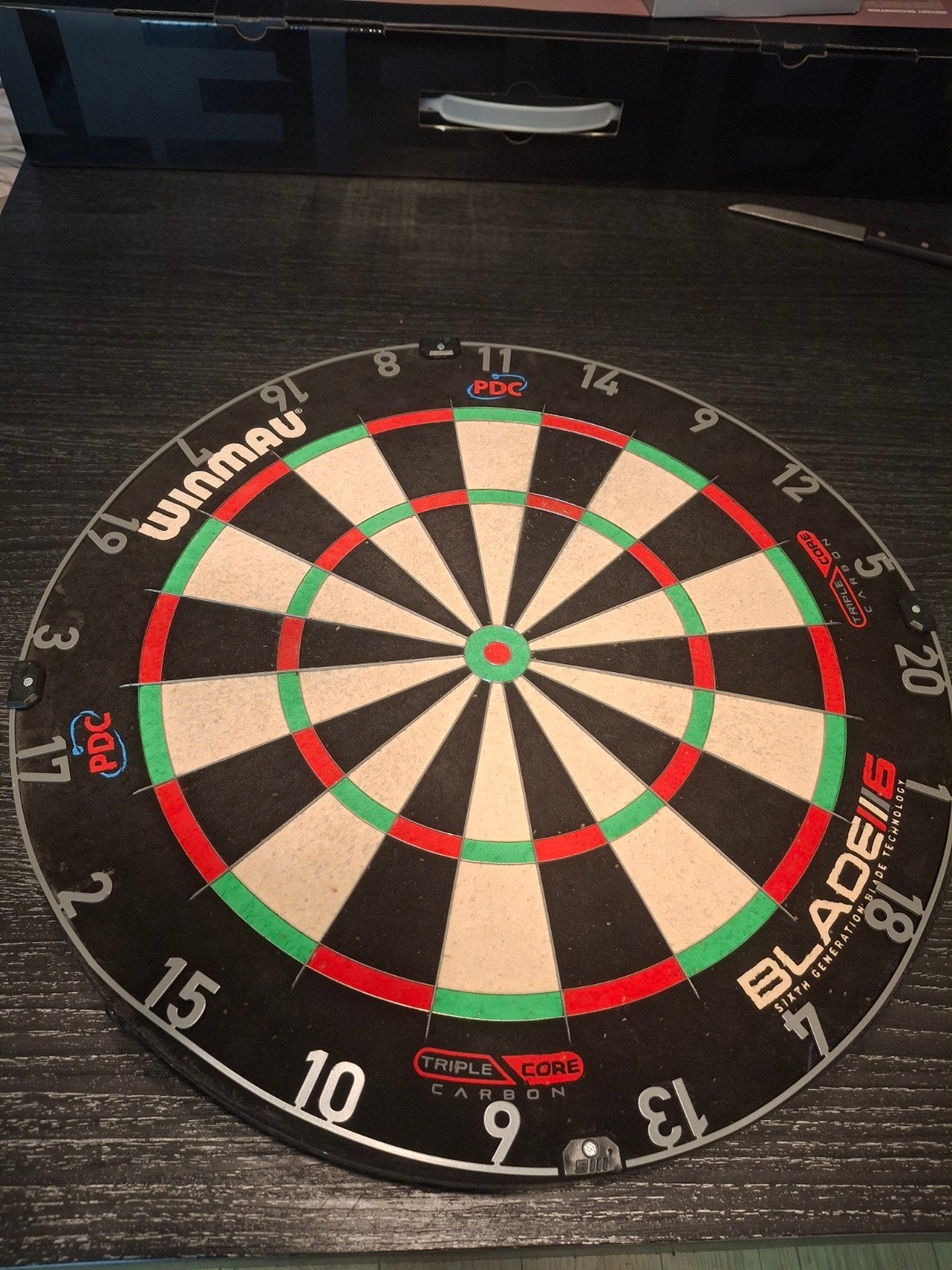 Winmau Blade 6 Dartbord - Zo goed als nieuw met verlichting, Ophalen, Zo goed als nieuw, Dartbord