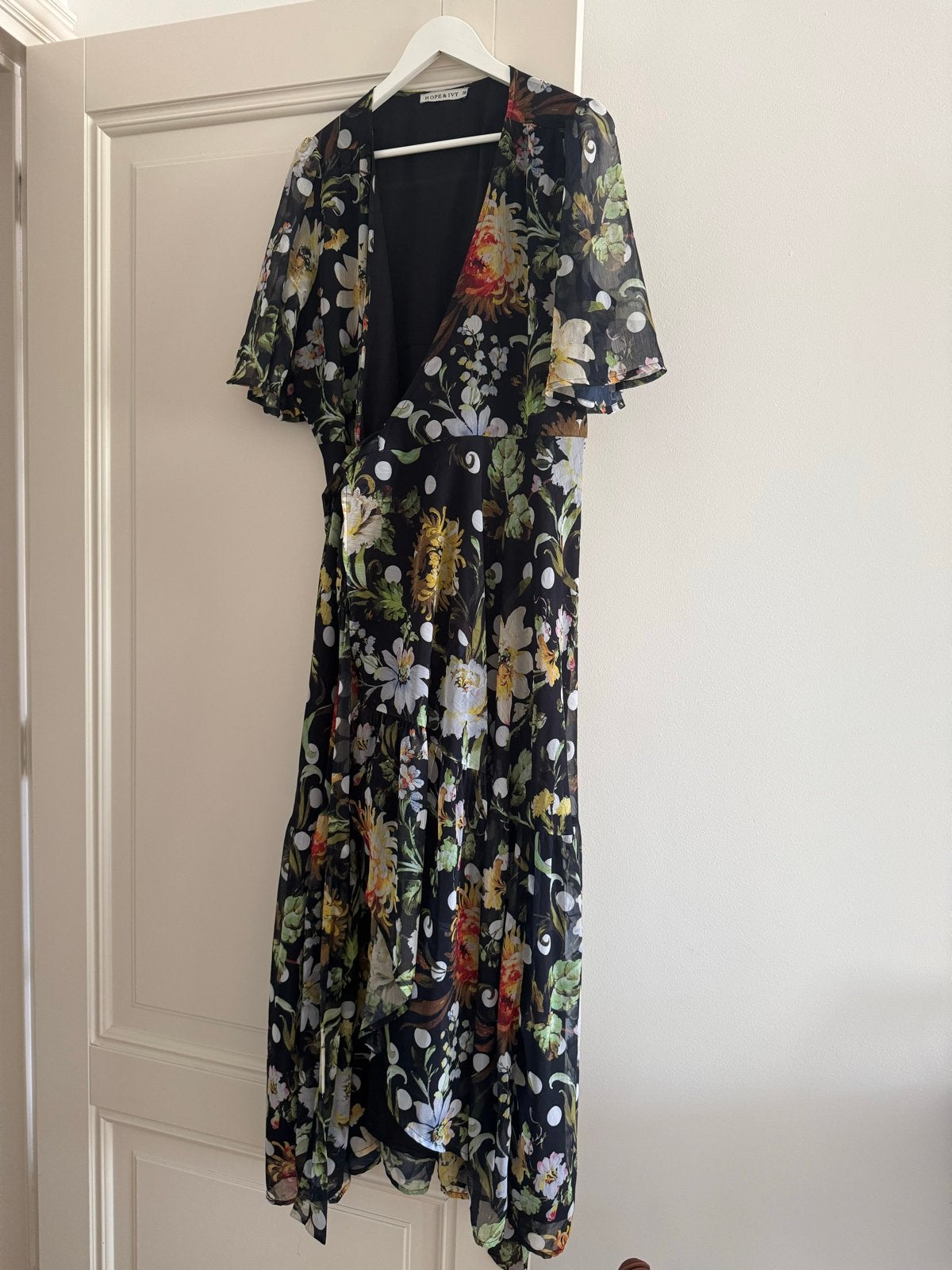 Hope & Ivy Zwarte Bloemenjurk Maat 14 (L), Kleding | Dames, Zwart, Maat 42/44 (L), Ophalen of Verzenden, Zo goed als nieuw