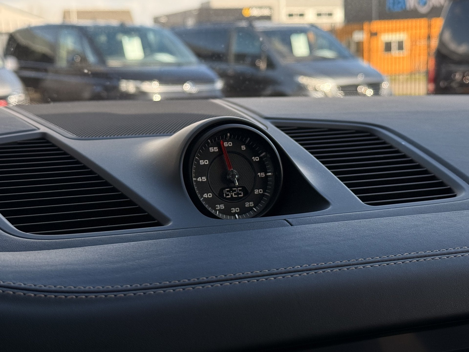 Foto 32 van Porsche Cayenne 3.0 | SportDesign | Pano | SportChrono | Luc