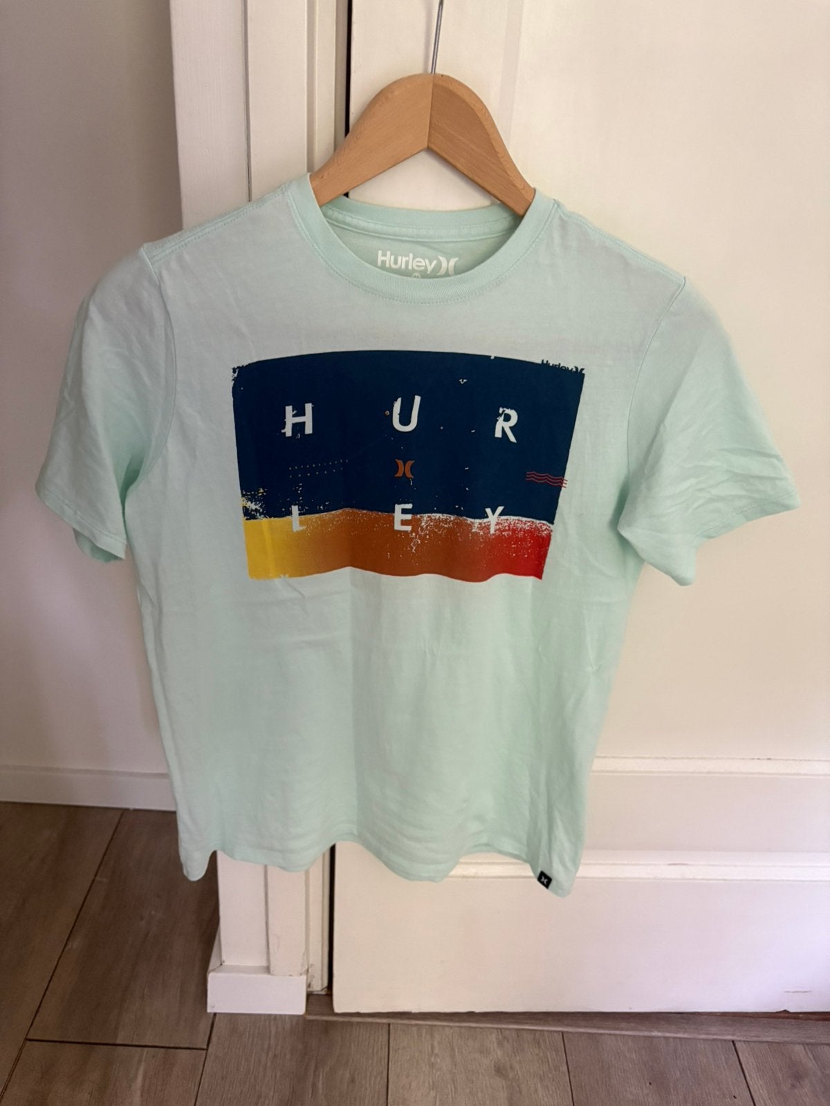 Hurley T-shirt mintgroen, Maat 38/40 (M), Ophalen of Verzenden, Zo goed als nieuw, Korte mouw