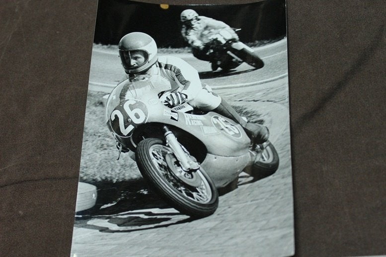 foto Wil Hartog op Yamaha racer 1972 Tubbergen, Ophalen of Verzenden, Gelezen