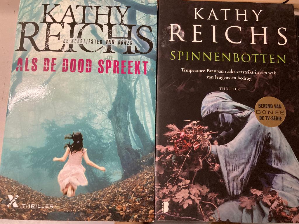 T.K. nog 4 boeken van Kathy Reichs Zie actuele lijst, Ophalen of Verzenden, Gelezen, Kathy Reichs, Wereld overig
