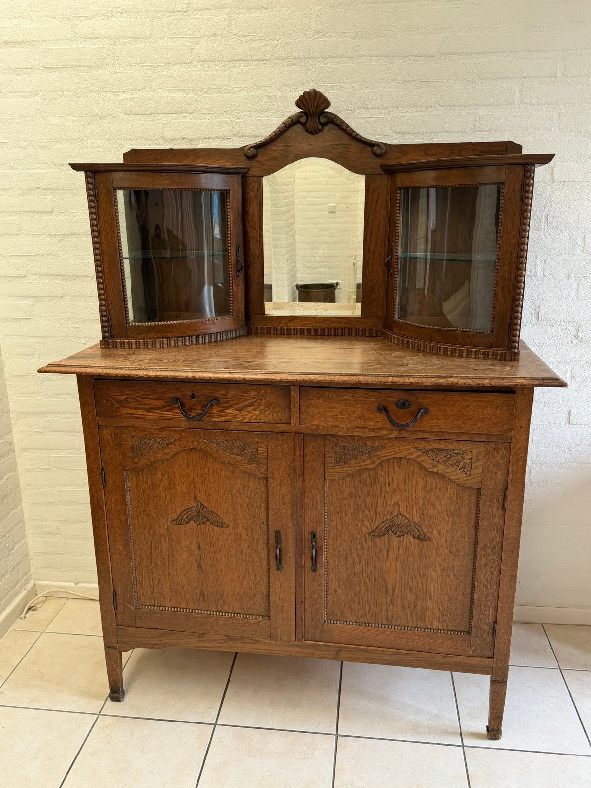 Antiek dressoir met gebogen glas en spiegel, Ophalen of Verzenden