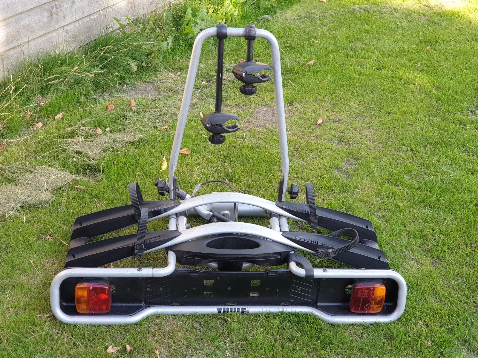 Fietsendrager Thule Voor 2 fietsen Kantelbaar, Ophalen, Brede banden, Zo goed als nieuw, 2 fietsen