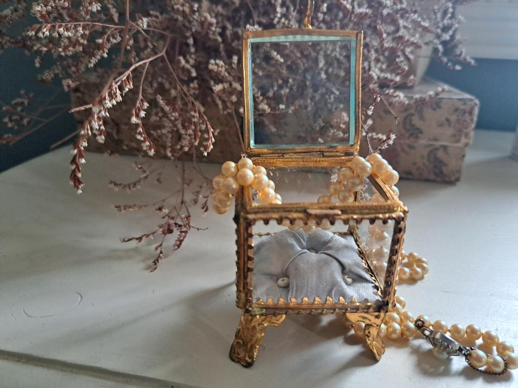 Klein Antiek Frans Sieradendoosje, Ophalen of Verzenden