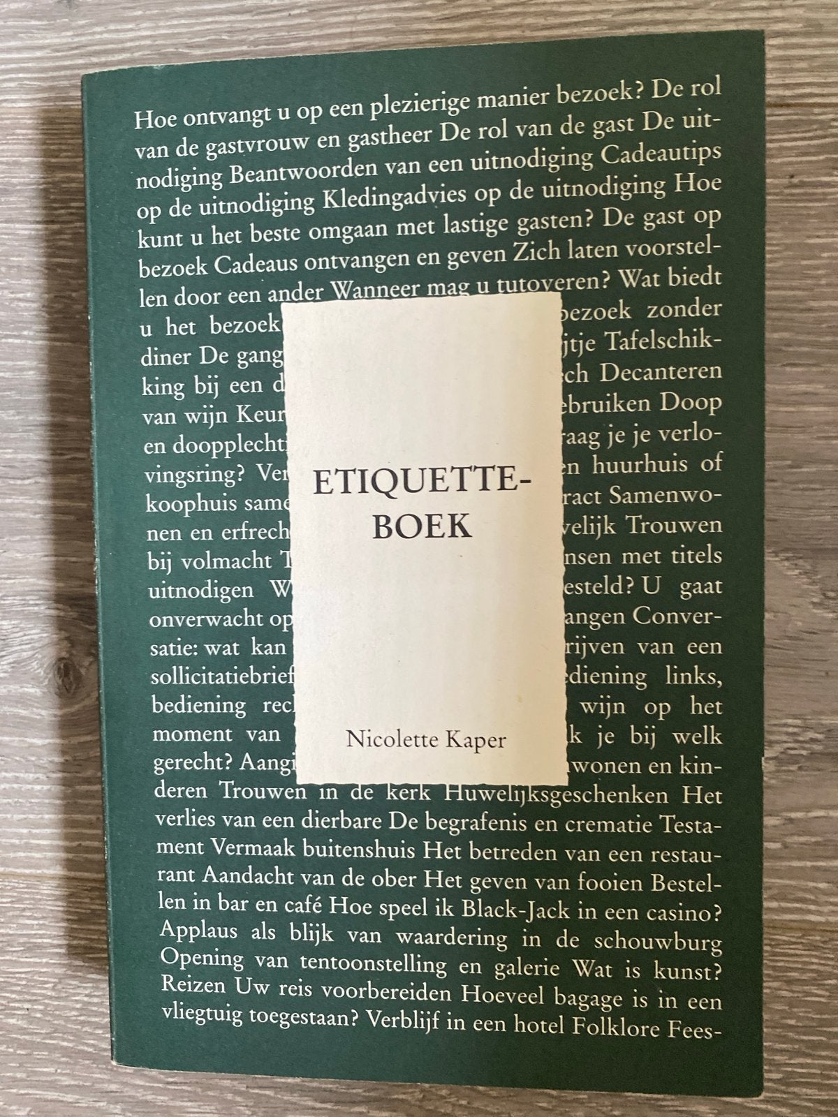 Etiquetteboek - Nicolette Kaper (1993), Ophalen of Verzenden, Gelezen, Nederland
