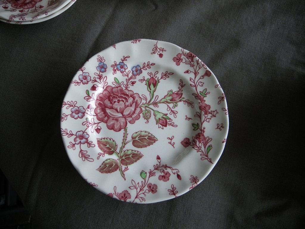 Johnson Brothers/Bros ROSE CHINTZ Gebaks/pasteibordjes 17½cm, Overige merken, Ophalen of Verzenden, Zo goed als nieuw, Bord(en)