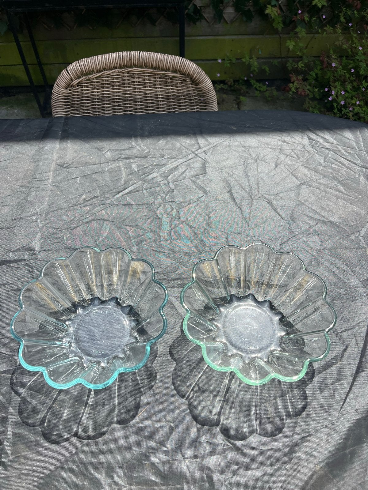 2 Pyrex schalen - blauw en turquoise/groen, Antiek en Kunst, Ophalen of Verzenden