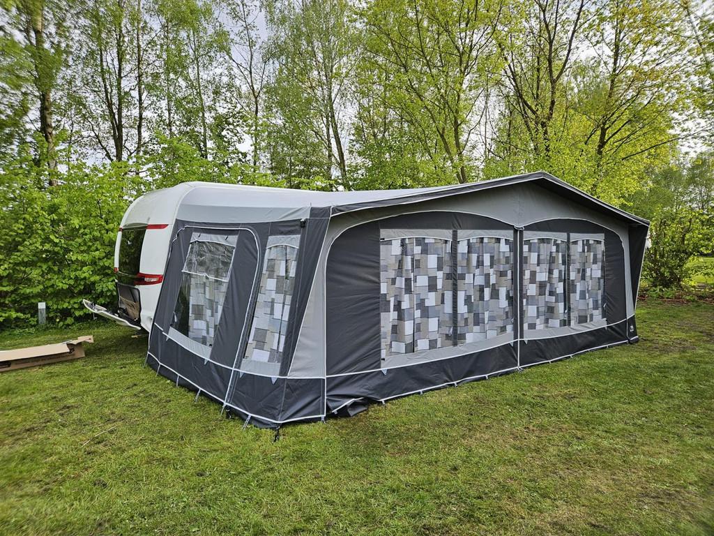 Hobby 650 UFF PREMIUM | ZGAN Voortent | (bj 2012), Hobby, Bedrijf, Info@vanleeuwenassen.nl, Van Leeuwen Auto's Assen