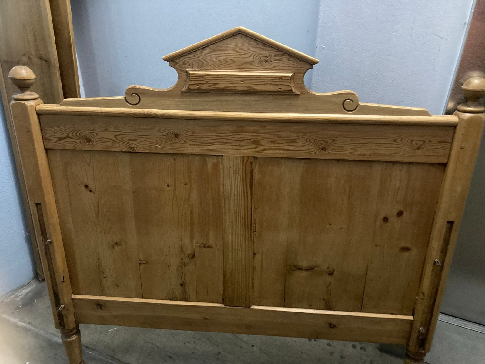 Antiek grenen twijfelaar bed met lattenbodem 120cm bij 190cm, Antiek en Kunst, Antiek | Meubels | Bedden, Ophalen of Verzenden