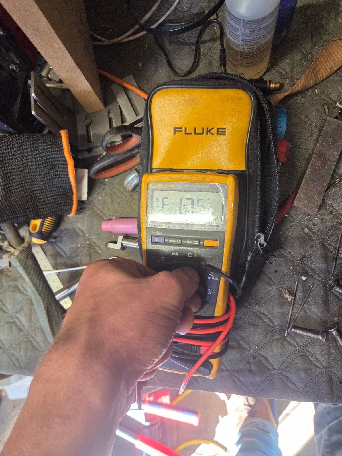 Fluke F175 Multimeter met meetpennen en etui, Ophalen of Verzenden, Gebruikt, Multimeter