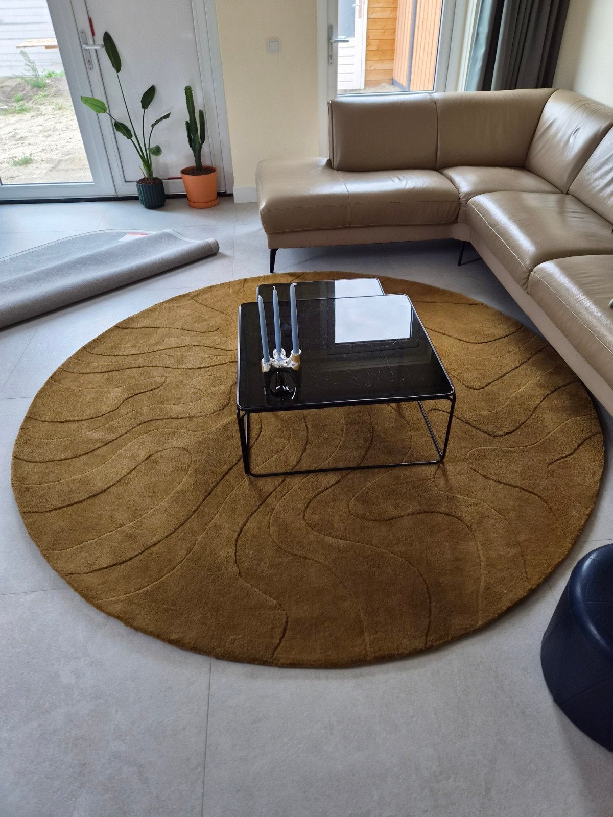 Nieuw wollen vloerkleed van Fonq: Groovy Olive, nooit geb