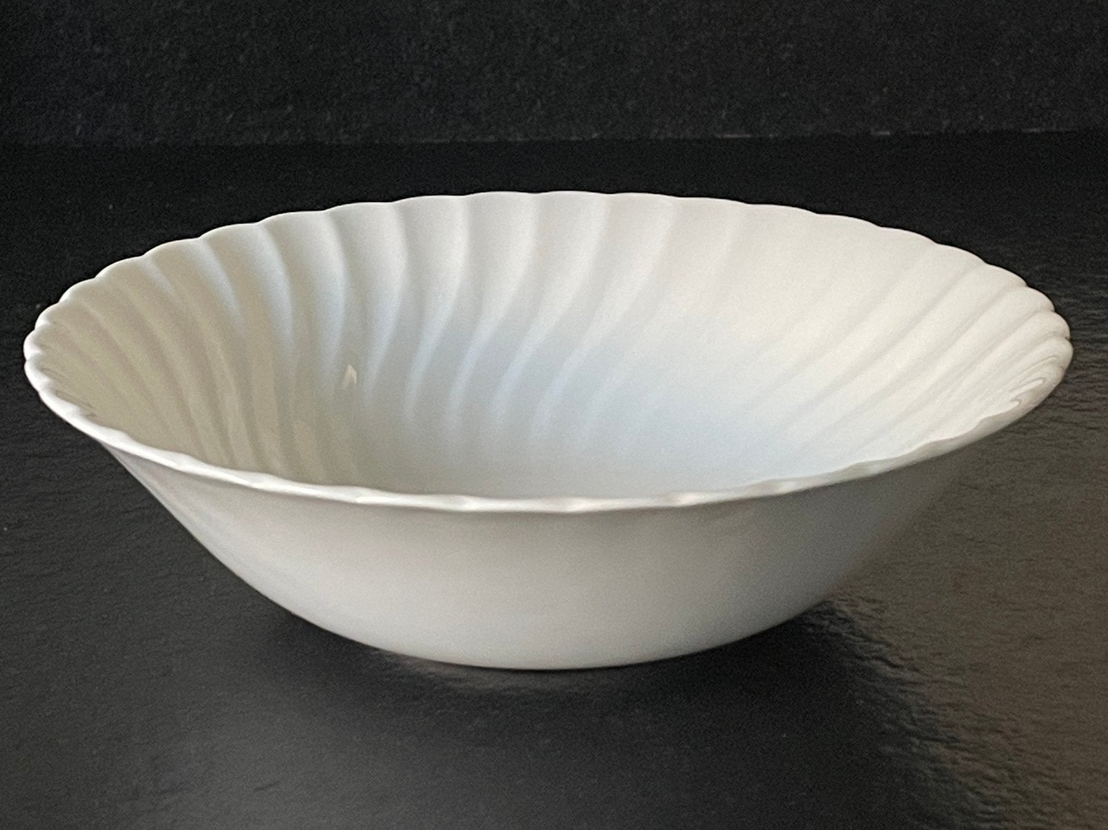 ZGAN Wedgwood Bone China Candlelight Salade-Schaal Ø 21 cm, Ophalen, Zo goed als nieuw, Porselein, Schaal of Schalen