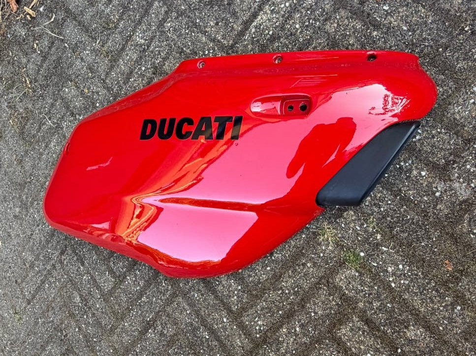 Kuipdeel rechts Ducati 600SS 750SS 900SS i.e. Carenata rood, Ophalen of Verzenden, Gebruikt