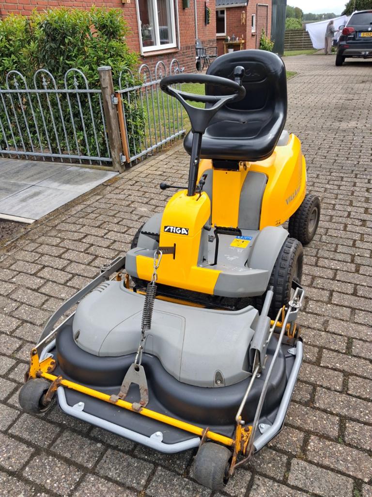 Stiga Villa zitmaaier met nieuw maaidek, Tuin en Terras, Zitmaaiers, Ophalen, Gebruikt, Stiga, Mulchfunctie