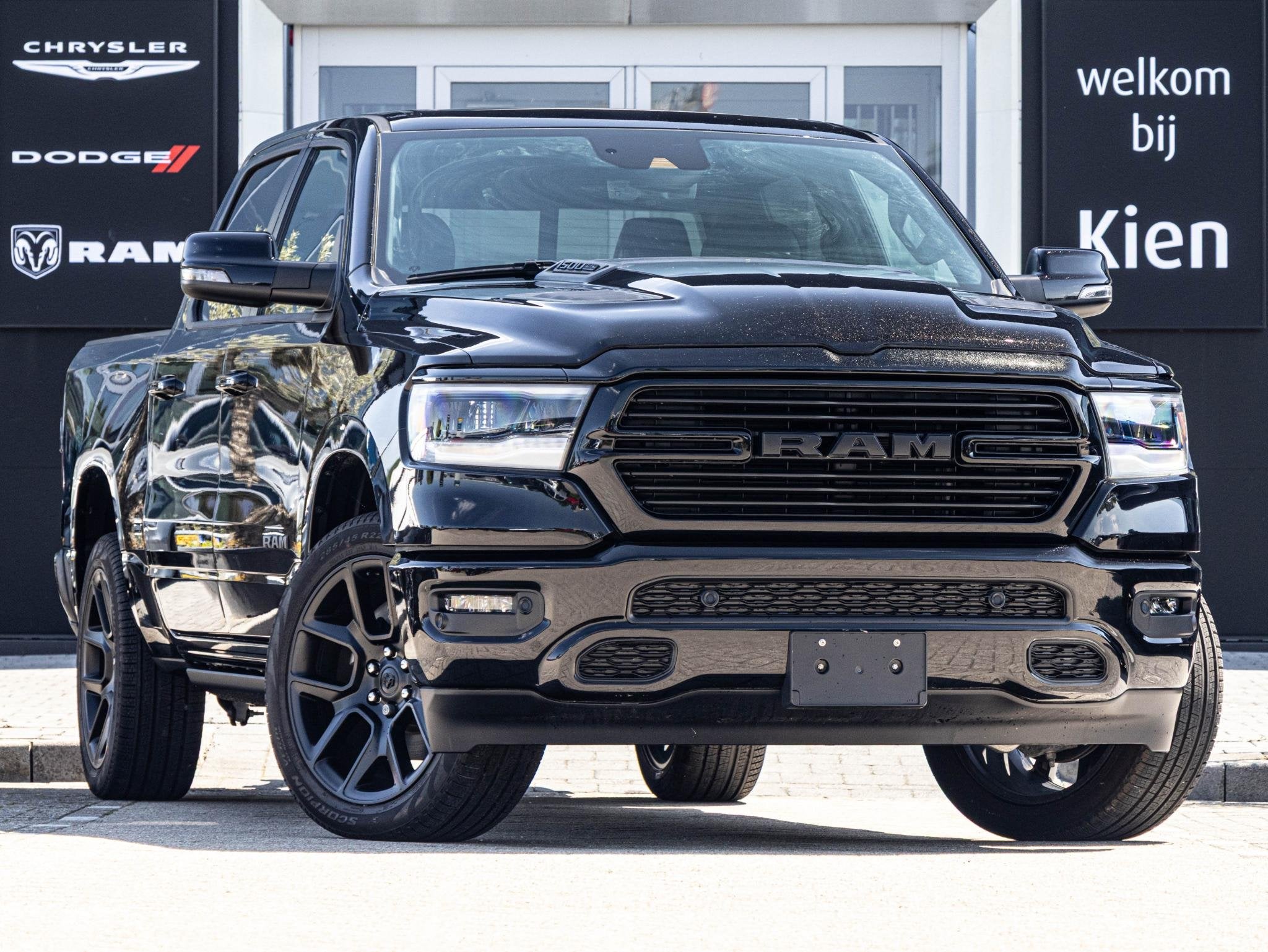 Dodge Ram 1500 5.7 V8 4x4 Crew Cab Sport Night Edition | Pan