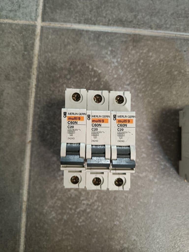 Verschillende installatie automaten, Ophalen of Verzenden, Gebruikt, Overige merken, Installatieautomaat