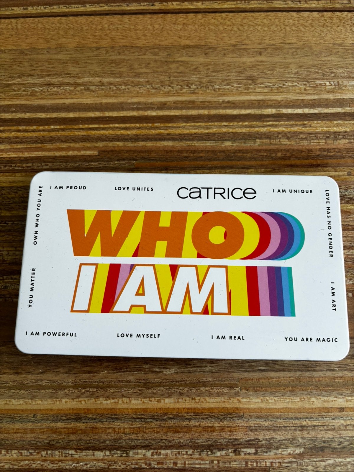 Catrice WHO I AM eyeshadow & face palette (Limited Edition), Ophalen of Verzenden, Nieuw, Gehele gezicht, Make-up