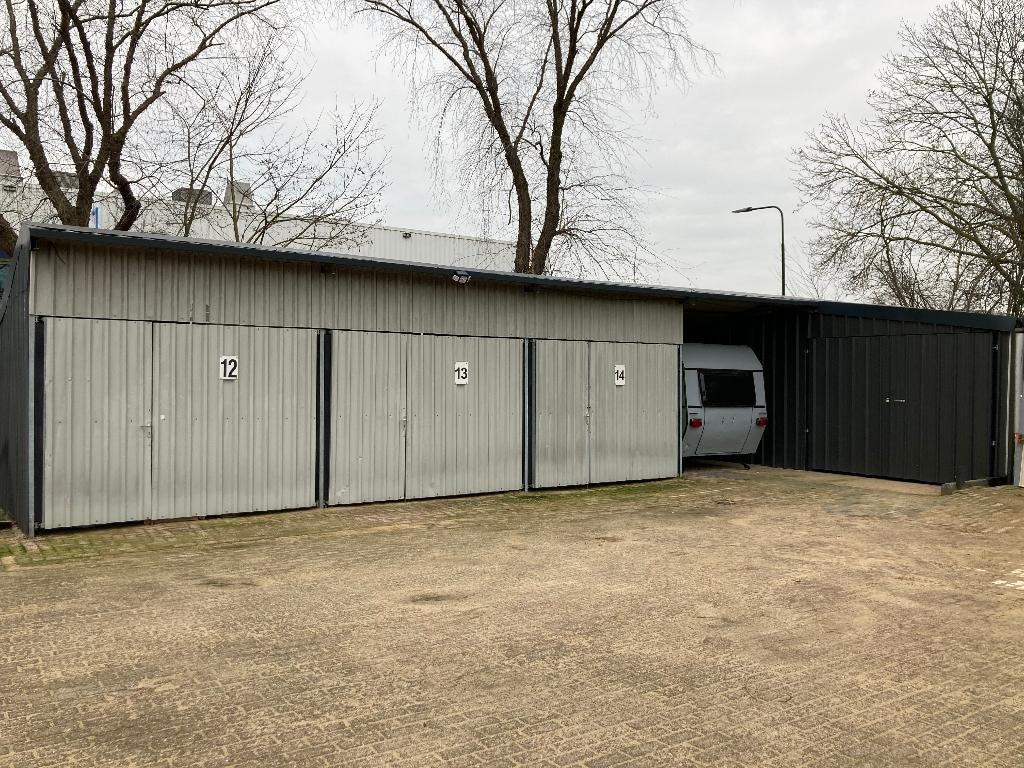 Te huur opslag /  garage box 82 m2