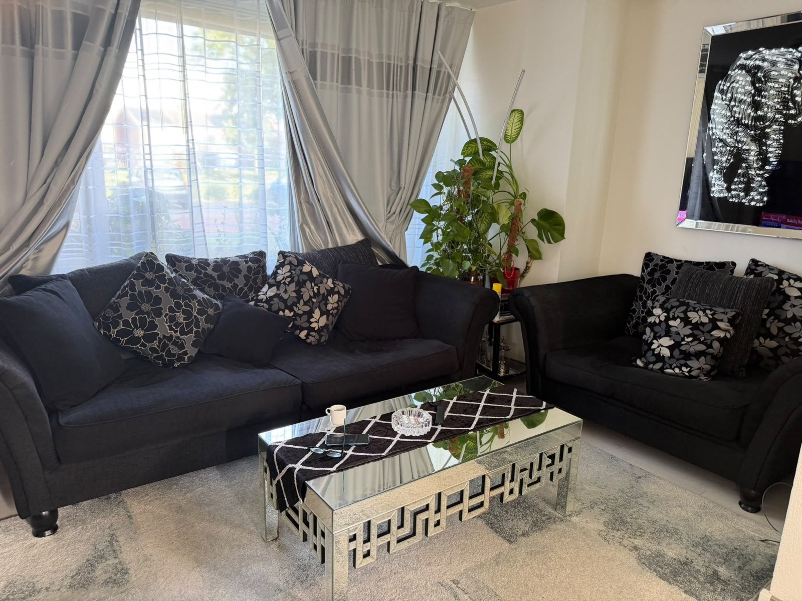 Comfortabele 2- en 3-zitsbanken in donkergrijs stof, Huis en Inrichting, Ophalen, Gebruikt, Driepersoons, 75 tot 100 cm