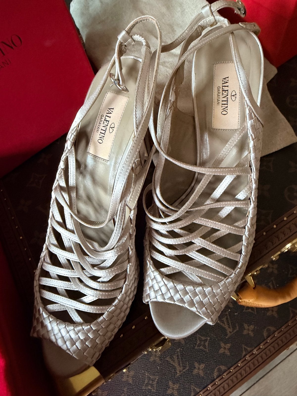 Valentino Garavani Gevlochten Kooisandalen - Maat 38.5, Beige, Gedragen, Sandalen of Muiltjes, Ophalen of Verzenden