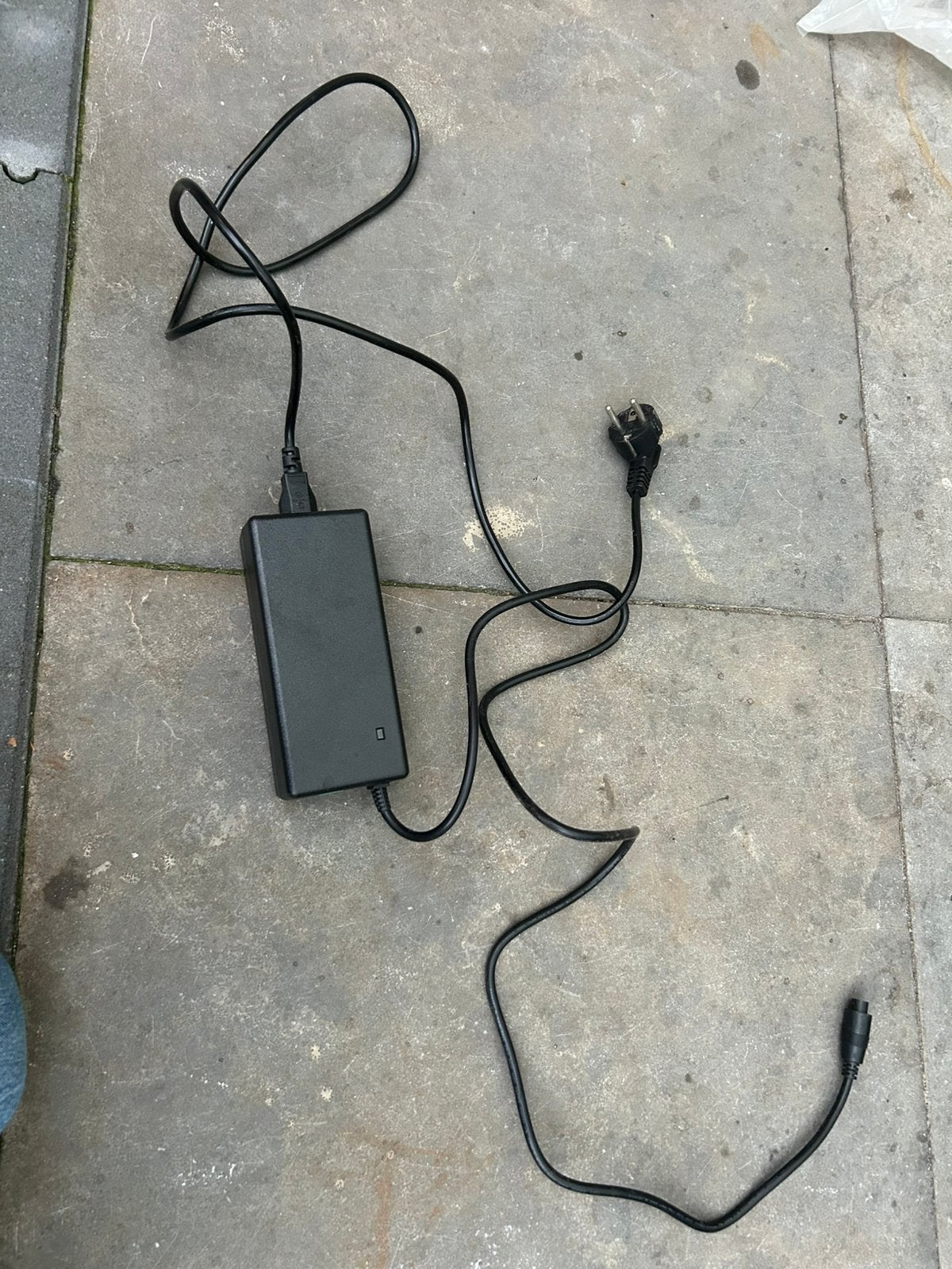Lader Joycube accu 36V / 42V 11ah, Zo goed als nieuw