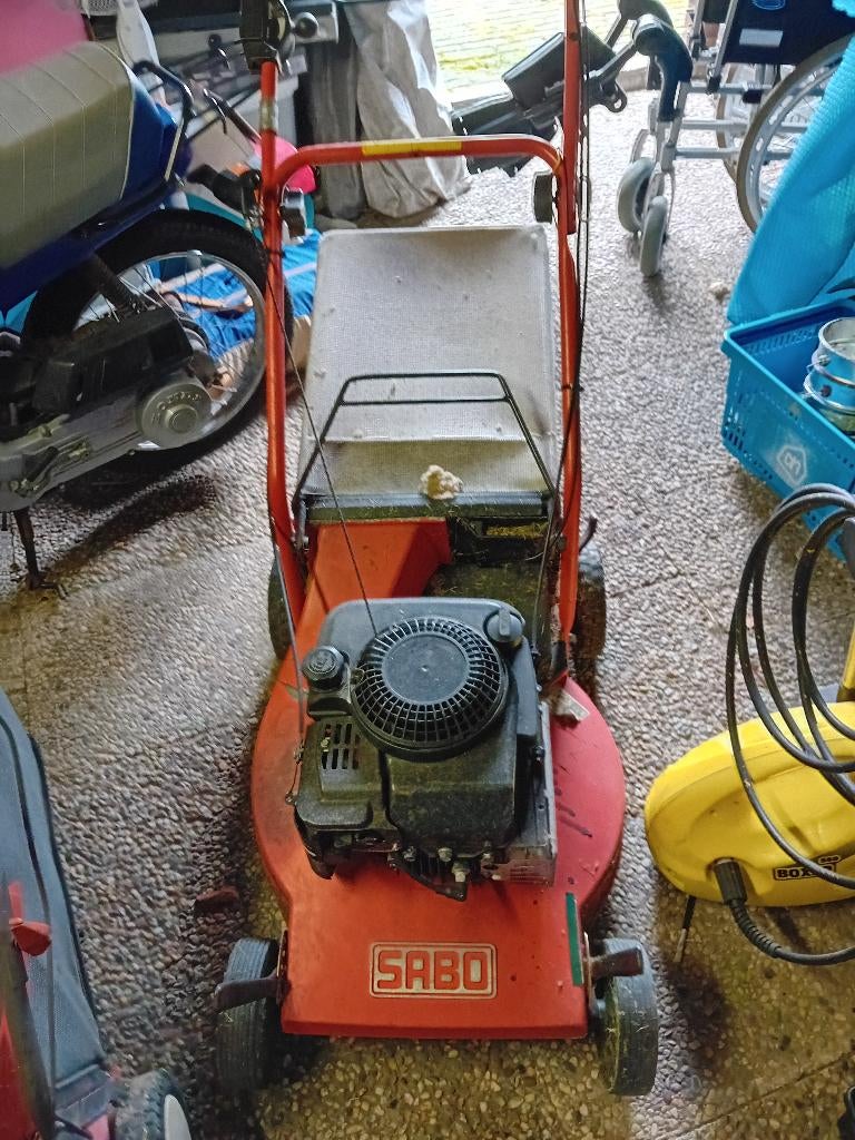 Grasmaaier, Ophalen, Gebruikt, Benzine-grasmaaier, Opvangbak