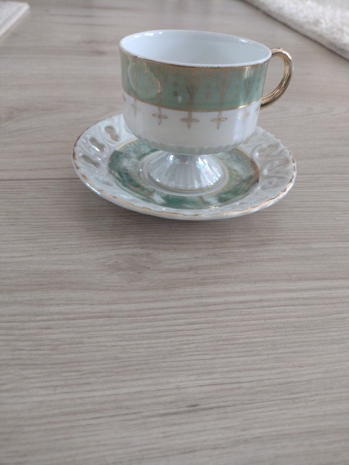 Vintage theekopje met schotel - Groen en Goud, Ophalen