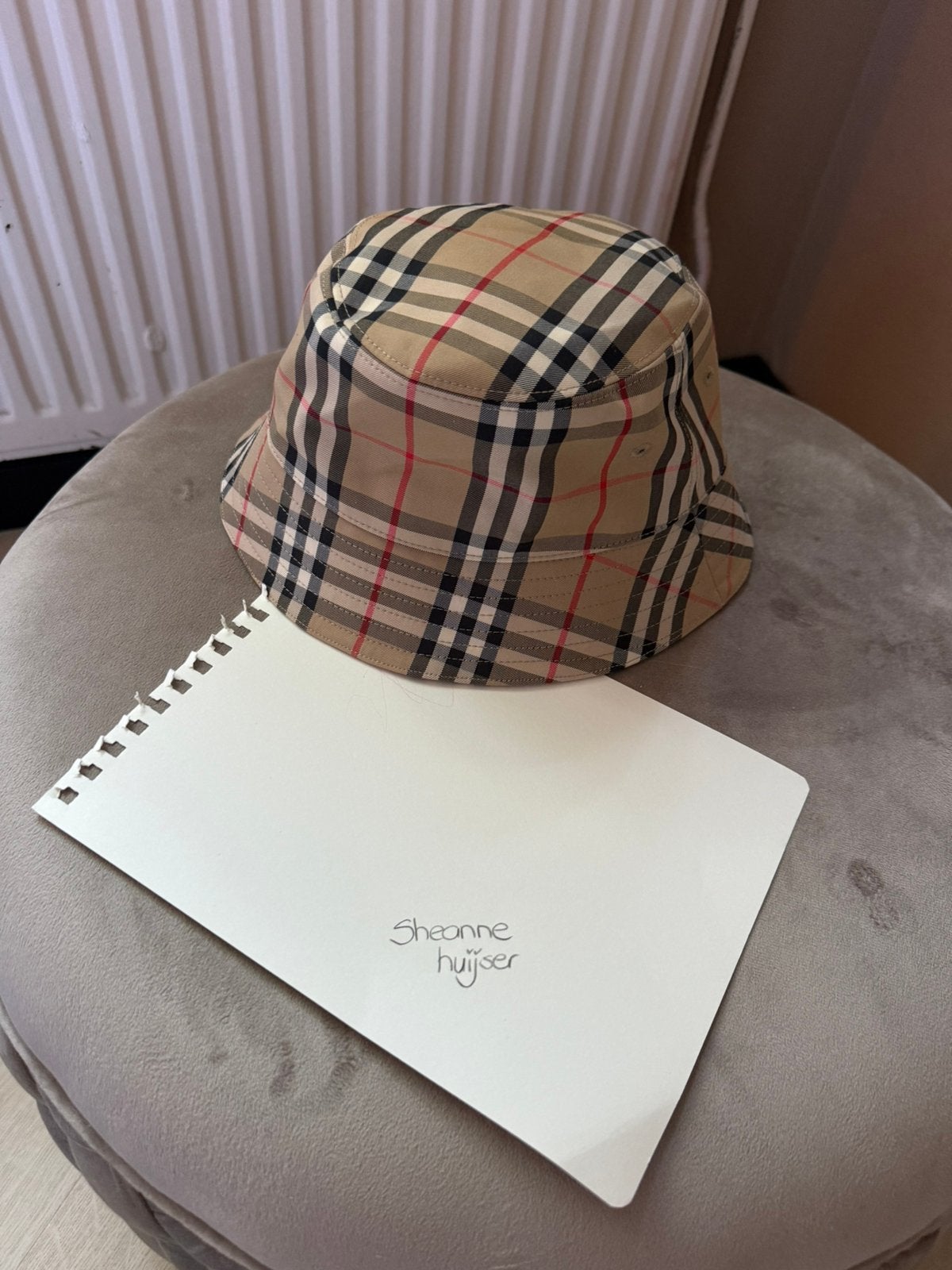 Burberry Bucket Hat, Ophalen of Verzenden, Zo goed als nieuw