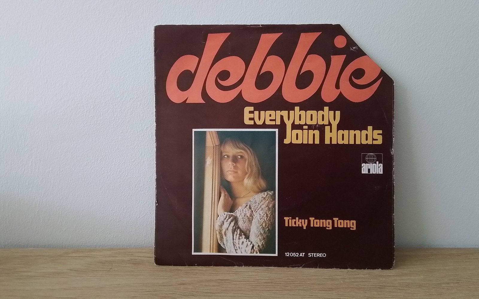 Debbie - everbody join hands, Ophalen of Verzenden