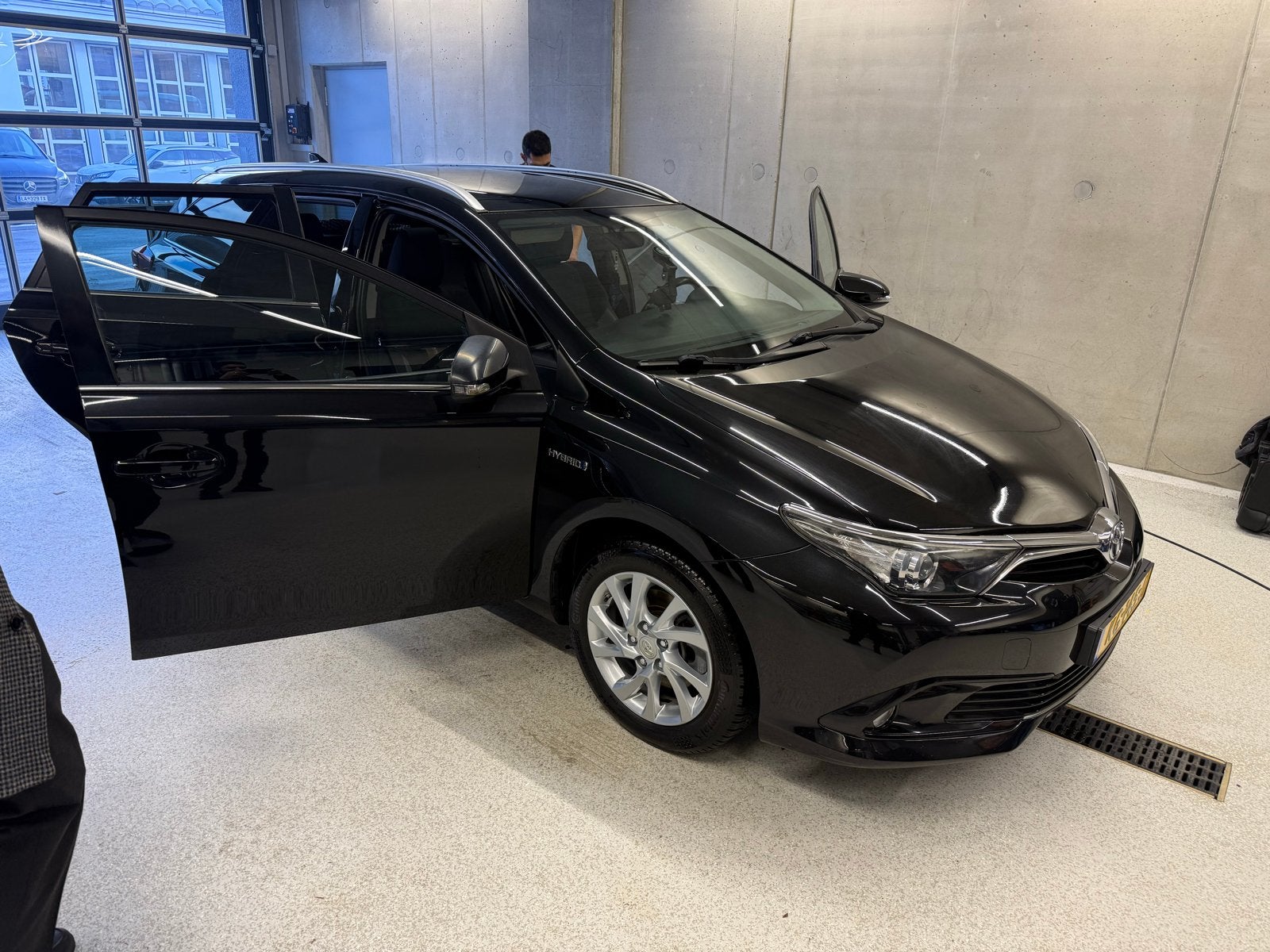 Toyota Auris 1.8 Hybrid Touring Sports CVT 2016 Zwart, Auto's, Toyota, Particulier, Auris, Hybride Elektrisch/Benzine, Volledig hybride