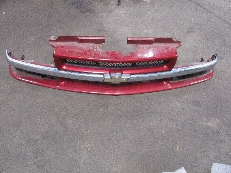 GRILLE Chevrolet USA Blazer (01-1980/09-2005), Gebruikt, Chevrolet, General Motors Germany GmbH, Eschersheimer Landstraße 14 60322 Frankfurt am Main, DE
