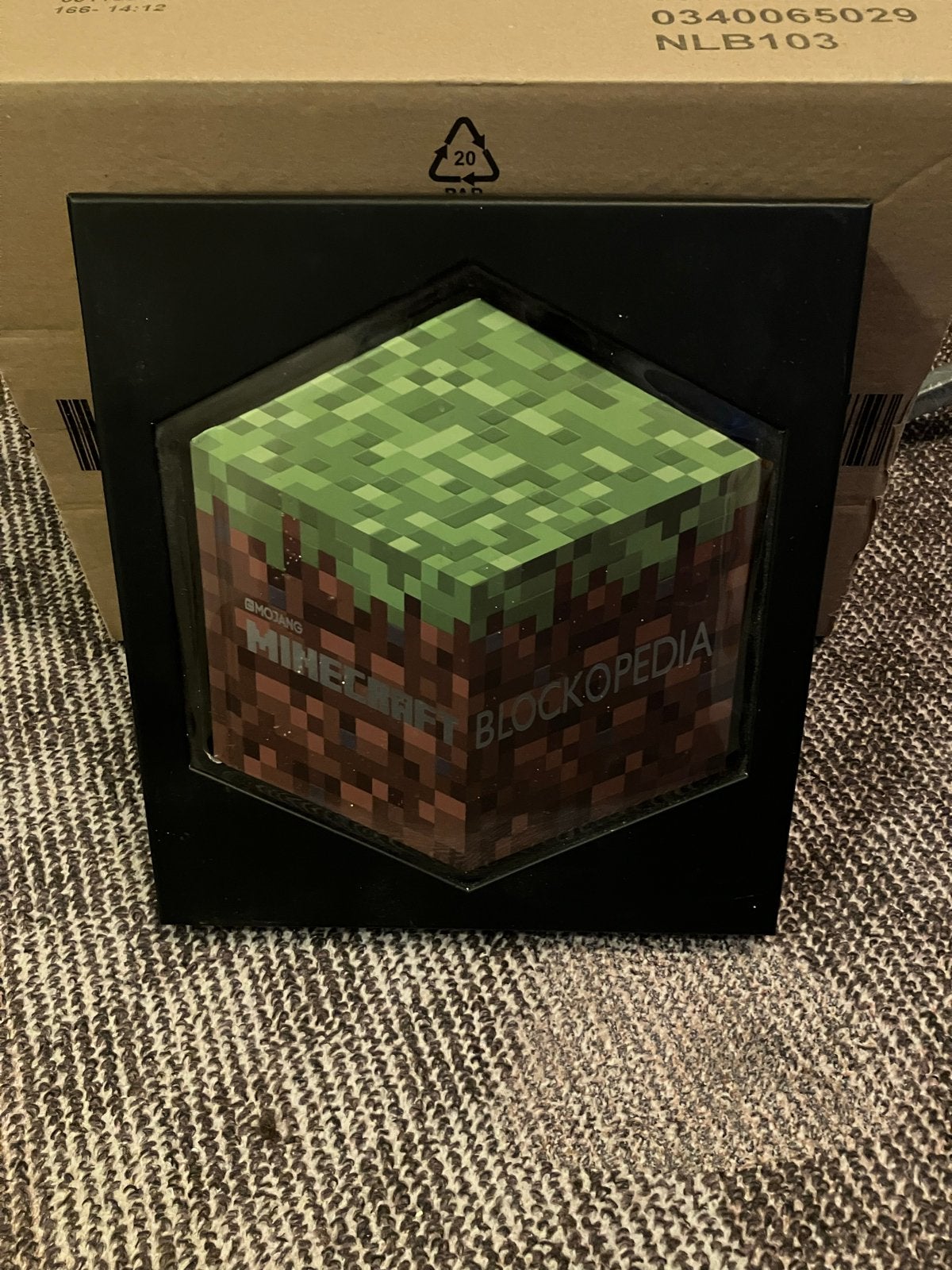 Minecraft Blockopedia - Unieke Hexagonale Vorm, Ophalen of Verzenden, Zo goed als nieuw, Fictie algemeen