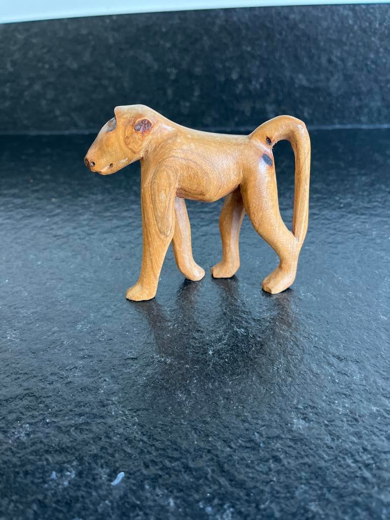Handgesneden houten aap sculptuur, Ophalen of Verzenden, Zo goed als nieuw