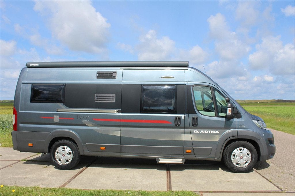 Adria Adria Twin win 600 SPT TITAN AUTOMAAT DWARS, Automaat, Airbags, Bedrijf, Diesel